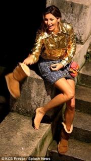 Gisele Bündchen feet photo thumbnail