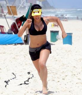 Anitta feet photo thumbnail