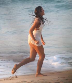 Bruna Marquezine feet photo thumbnail