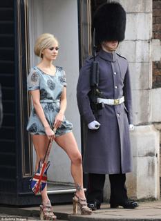 Fearne Cotton feet photo thumbnail
