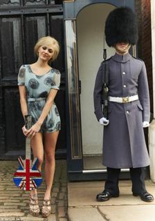 Fearne Cotton feet photo thumbnail
