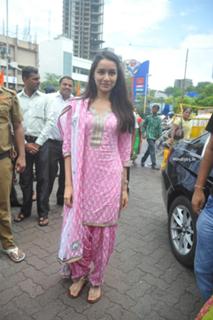 Shraddha Kapoor feet photo thumbnail