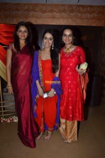 Shraddha Kapoor feet photo thumbnail