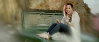 Demi Lovato feet photo thumbnail