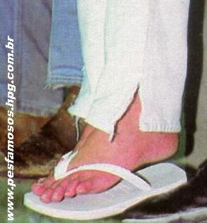 Gisele Bündchen feet photo thumbnail