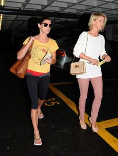 Julianne Hough feet photo thumbnail