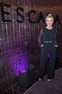 Julianne Hough feet photo thumbnail