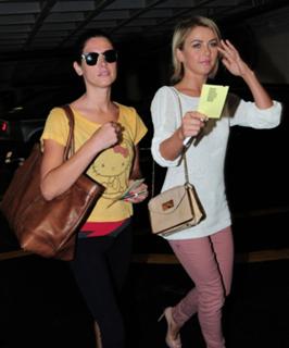 Julianne Hough feet photo thumbnail