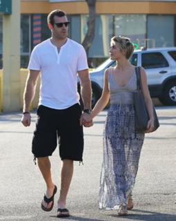 Julianne Hough feet photo thumbnail