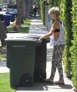 Julianne Hough feet photo thumbnail