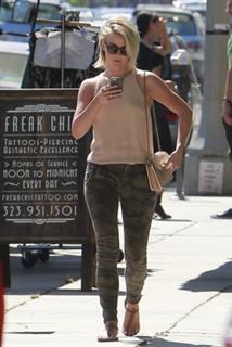 Julianne Hough feet photo thumbnail
