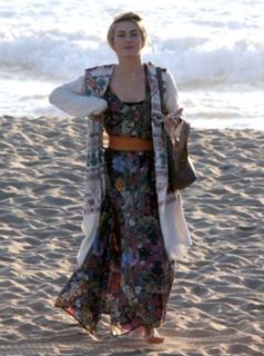 Julianne Hough feet photo thumbnail