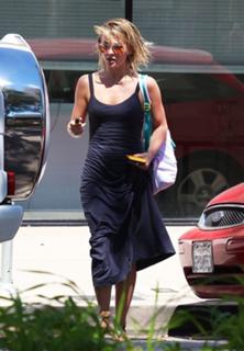 Julianne Hough feet photo thumbnail
