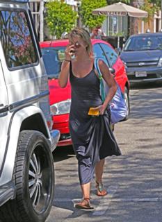 Julianne Hough feet photo thumbnail