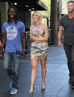 Julianne Hough feet photo thumbnail