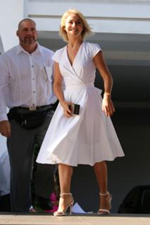 Julianne Hough feet photo thumbnail