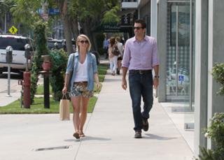 Julianne Hough feet photo thumbnail
