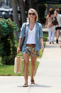 Julianne Hough feet photo thumbnail