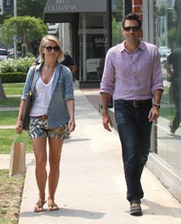 Julianne Hough feet photo thumbnail
