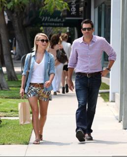 Julianne Hough feet photo thumbnail