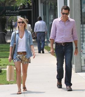 Julianne Hough feet photo thumbnail