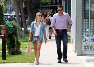 Julianne Hough feet photo thumbnail