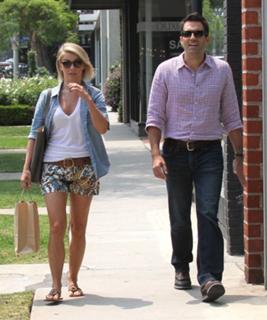 Julianne Hough feet photo thumbnail