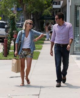 Julianne Hough feet photo thumbnail