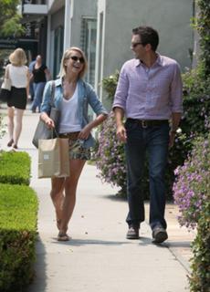 Julianne Hough feet photo thumbnail