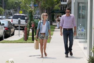 Julianne Hough feet photo thumbnail