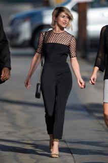 Julianne Hough feet photo thumbnail