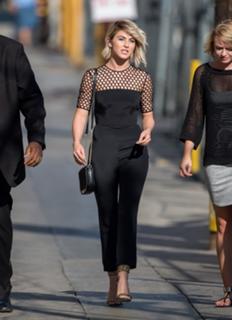 Julianne Hough feet photo thumbnail