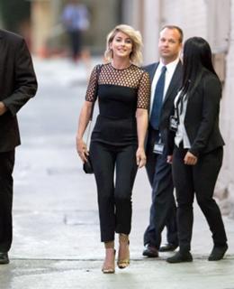 Julianne Hough feet photo thumbnail