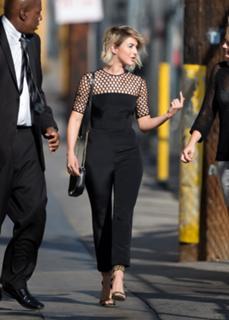 Julianne Hough feet photo thumbnail