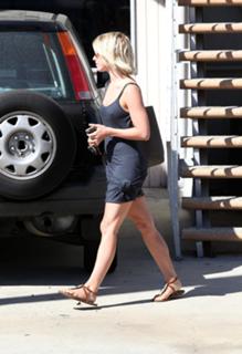 Julianne Hough feet photo thumbnail