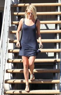 Julianne Hough feet photo thumbnail