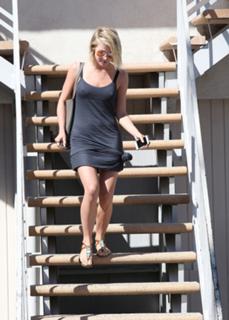Julianne Hough feet photo thumbnail