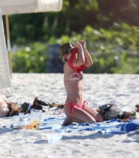 Julianne Hough feet photo thumbnail