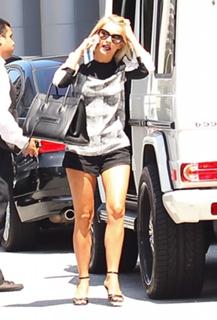 Julianne Hough feet photo thumbnail