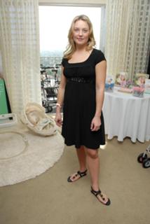 Elisabeth Röhm feet photo thumbnail