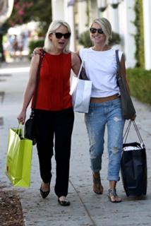 Julianne Hough feet photo thumbnail