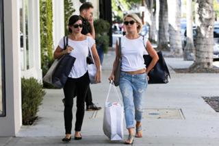 Julianne Hough feet photo thumbnail