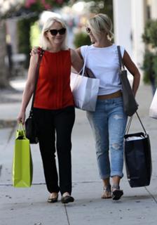 Julianne Hough feet photo thumbnail