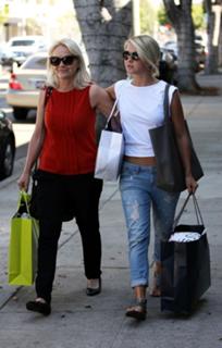Julianne Hough feet photo thumbnail