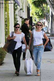 Julianne Hough feet photo thumbnail