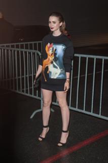 Lily Collins feet photo thumbnail