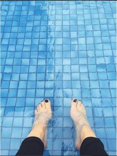 Kéfera Buchmann feet photo thumbnail