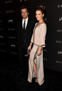 Kate Beckinsale feet photo thumbnail