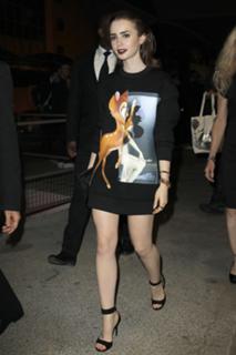Lily Collins feet photo thumbnail