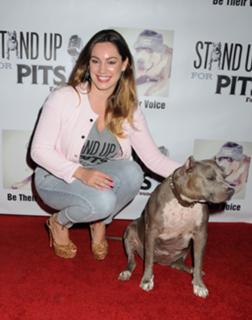 Kelly Brook feet photo thumbnail